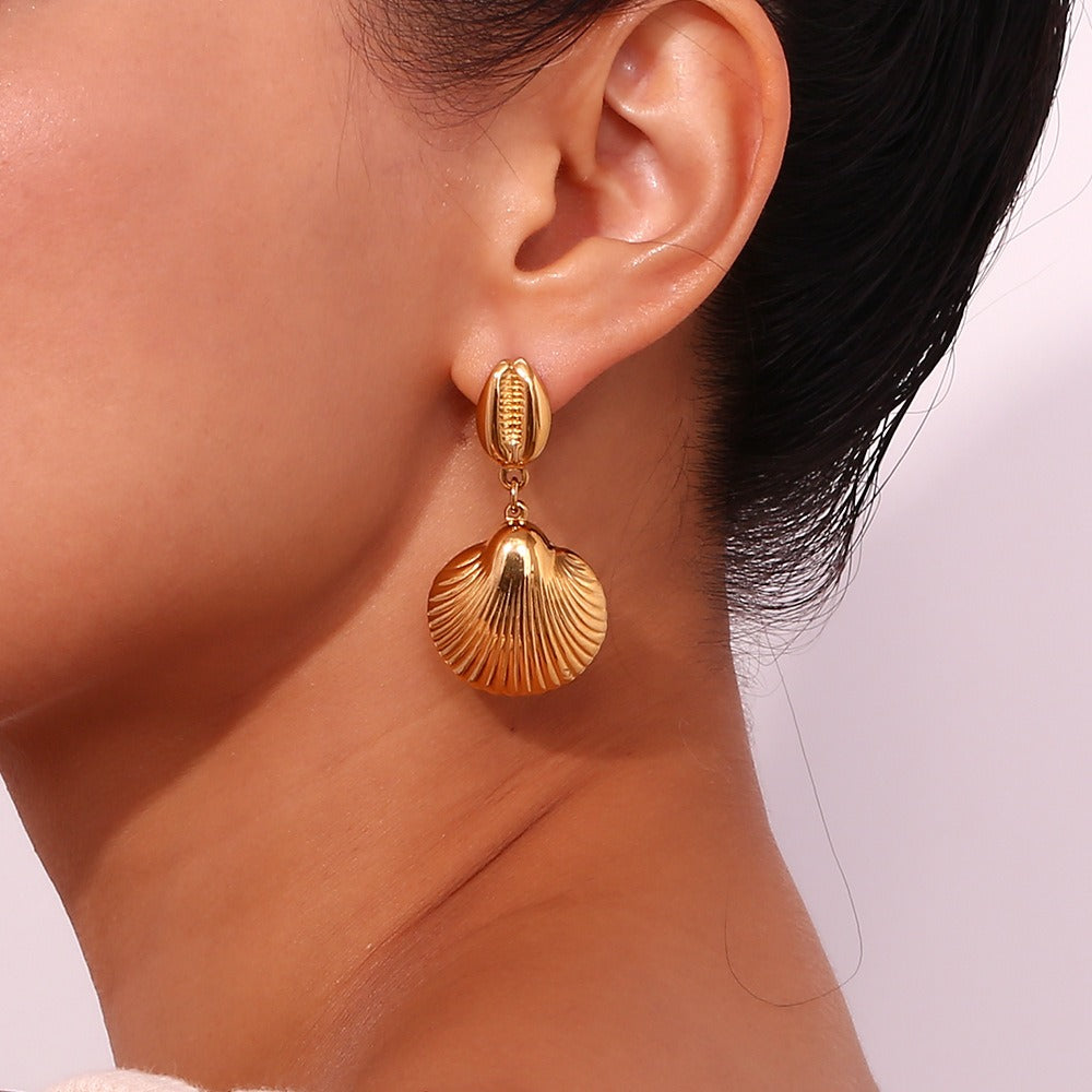 Conch scallop patchwork earrings are fashionable, simple, luxurious, stainless steel plated earrings for women