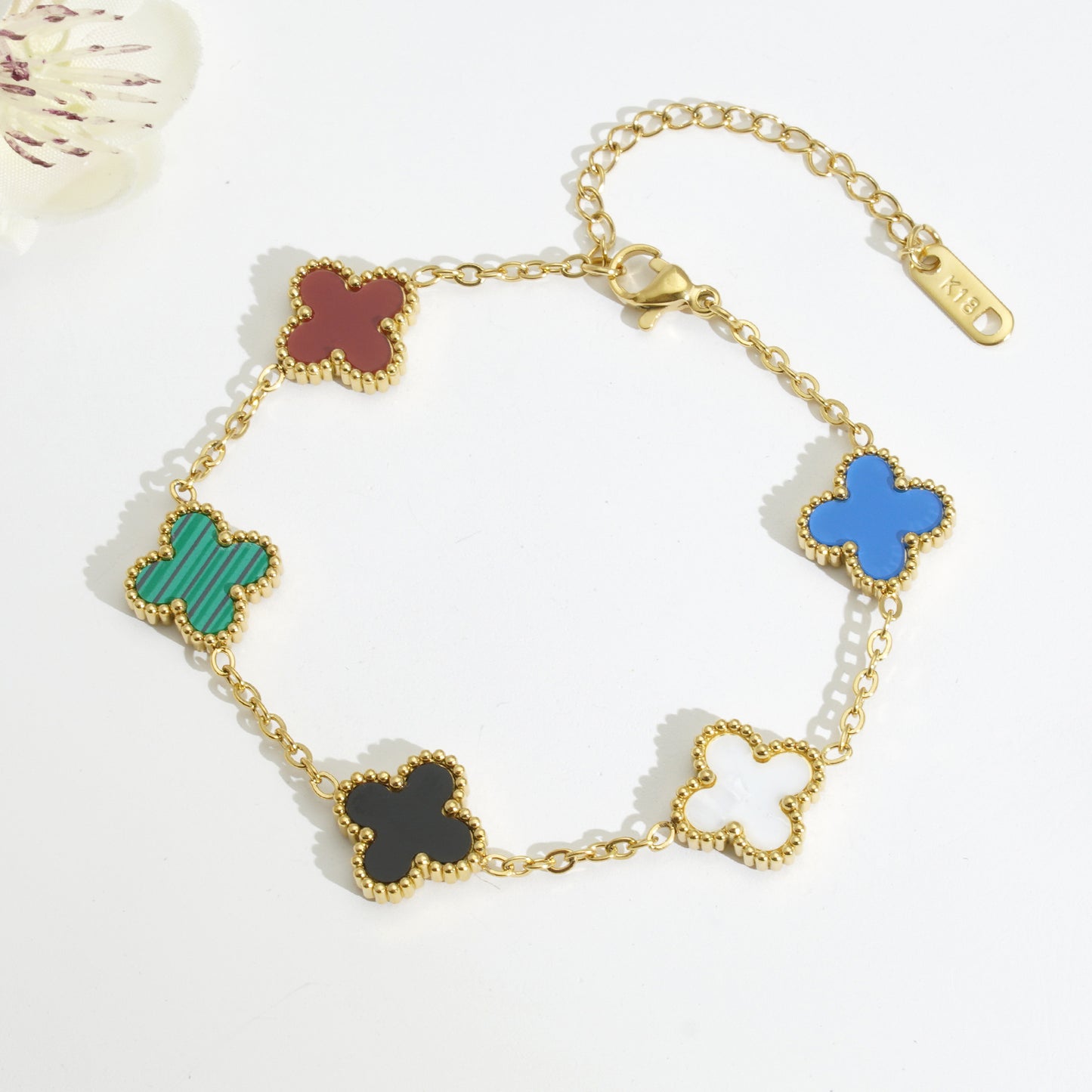 This four-leaf clover is plated with 18k gold titanium steel lucky four-leaf clover bracelet necklace